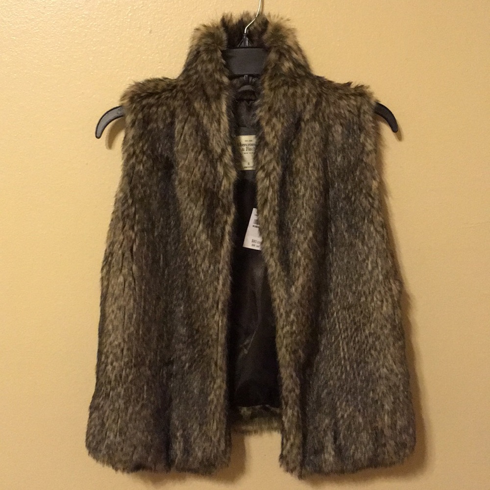 Abercrombie and Fitch FAUX fur vest